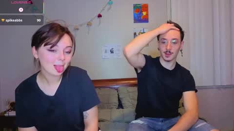 Snapshot of mamiclouds chatting on 11/12/25, 01:39 MamiCloudz online show from 11/12/25, 01:39