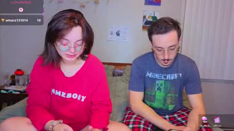 Snapshot of mamiclouds chatting on 11/14/25, 02:10 MamiCloudz online show from 11/14/25, 02:10