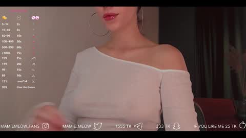 Snapshot of mamiemeow chatting on 09/23/25, 02:09 Your Miss Alice online show from 09/23/25, 02:09