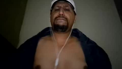 Snapshot of man_new chatting on 11/05/25, 11:27 Man new online show from 11/05/25, 11:27