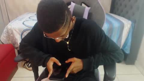 man_san11 online show from 01/13/25, 02:42