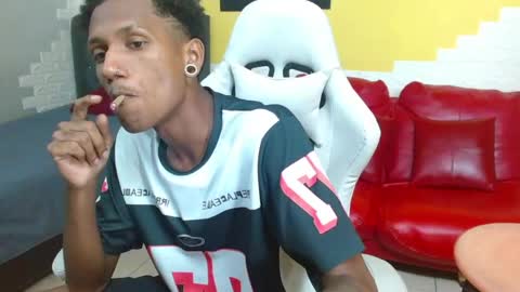 man_sant11 online show from 05/17/26, 04:47