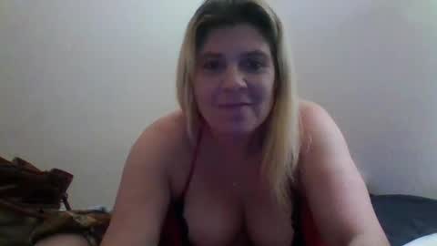 Snapshot of mandilube39 chatting on 12/21/24, 12:38 mindy22 online show from 12/21/24, 12:38