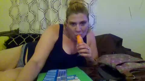 Snapshot of mandilube39 chatting on 06/01/26, 10:28 mindy22 online show from 06/01/26, 10:28