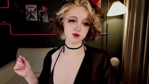 Luna online show from 04/22/26, 10:22