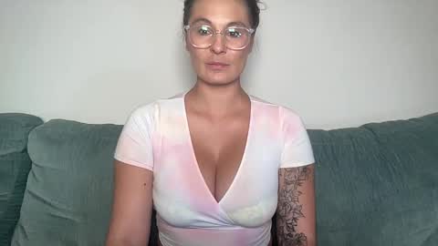 Snapshot of mandyrheaa chatting on 11/04/25, 02:10 Mandy online show from 11/04/25, 02:10