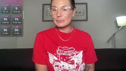 Snapshot of mandyrheaa chatting on 11/11/25, 01:49 Mandy online show from 11/11/25, 01:49