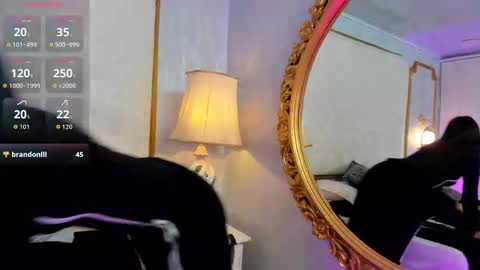 manelyk_evanss online show from 10/24/25, 11:17