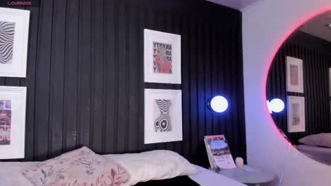 manelyk_evanss online show from 03/19/26, 05:50