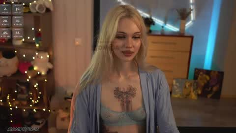 Snapshot of manifreyja chatting on 05/14/26, 06:04 Amelie online show from 05/14/26, 06:04