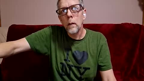 Snapshot of manlymanson chatting on 12/17/25, 01:44 Dickinabox online show from 12/17/25, 01:44