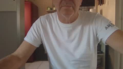 manngrossbite online show from 02/06/25, 10:15