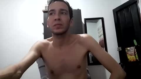 Snapshot of manolo8020 chatting on 02/19/26, 05:25 manolo8020 online show from 02/19/26, 05:25