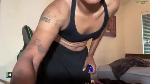 Snapshot of mantismillie chatting on 09/28/25, 09:42 mantismillie online show from 09/28/25, 09:42