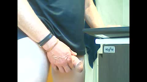 manu_481 online show from 09/25/25, 03:27