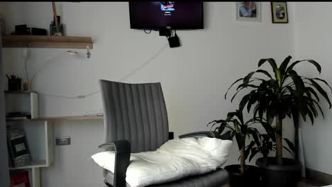 manucute 23  online show from 02/19/26, 03:19