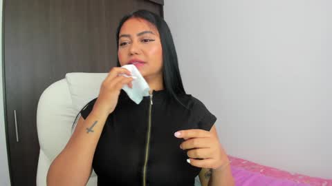 MANUELA online show from 01/05/25, 07:49