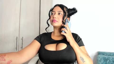 MANUELA online show from 11/18/25, 02:21