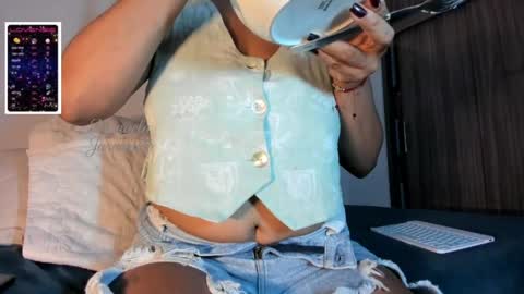 Snapshot of manuela_jaramillo chatting on 05/02/26, 04:06 manuela_jaramillo online show from 05/02/26, 04:06