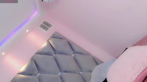 Snapshot of manuela_kingsley chatting on 12/28/24, 05:35 Manuela Kingsley online show from 12/28/24, 05:35