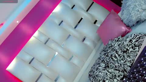 Snapshot of manuela_kingsley chatting on 02/26/25, 08:44 Manuela Kingsley online show from 02/26/25, 08:44