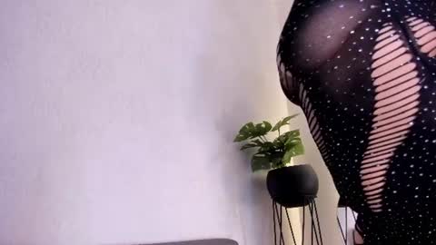 manuela_montes_ online show from 06/12/26, 12:04