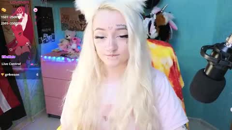 Snapshot of manuela_unicorn chatting on 01/09/25, 08:22 Manuela online show from 01/09/25, 08:22