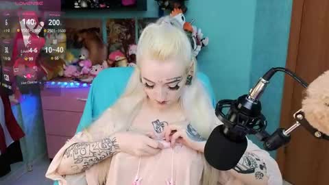 Snapshot of manuela_unicorn chatting on 02/10/25, 12:52 Manuela online show from 02/10/25, 12:52