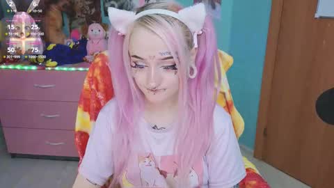 Snapshot of manuela_unicorn chatting on 10/18/25, 04:48 Manuela online show from 10/18/25, 04:48