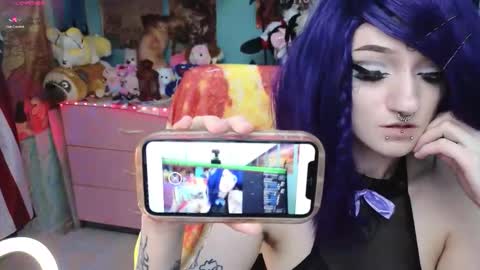 Manuela online show from 11/19/25, 10:10