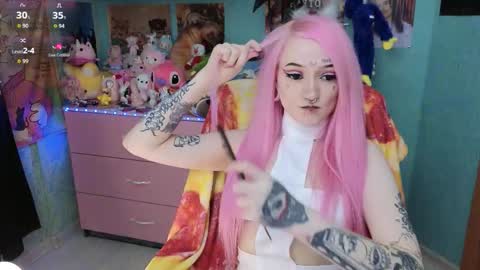 Manuela online show from 12/04/25, 08:17