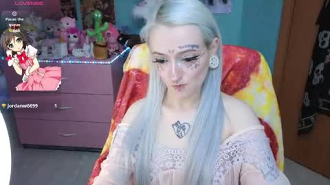 Manuela online show from 04/16/26, 09:39