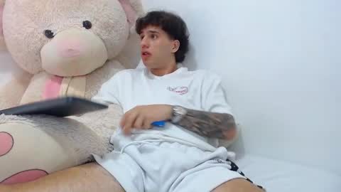 Snapshot of manuelr77 chatting on 05/07/26, 07:08 Manuel online show from 05/07/26, 07:08
