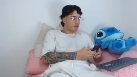 Snapshot of manuelr77 chatting on 05/31/26, 04:42 Manuel online show from 05/31/26, 04:42