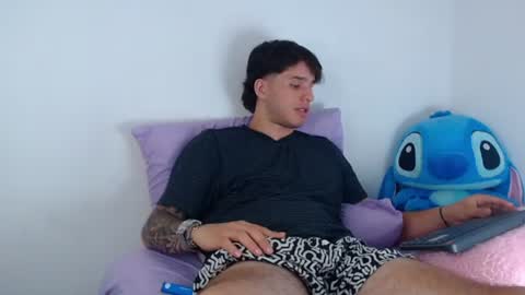 Snapshot of manuelr77 chatting on 06/11/26, 02:22 Manuel online show from 06/11/26, 02:22