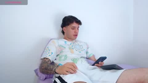 Snapshot of manuelr77 chatting on 06/12/26, 04:06 Manuel online show from 06/12/26, 04:06