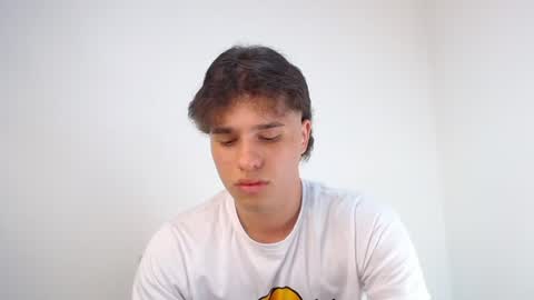 Snapshot of manuelr77 chatting on 06/14/26, 02:24 Manuel online show from 06/14/26, 02:24
