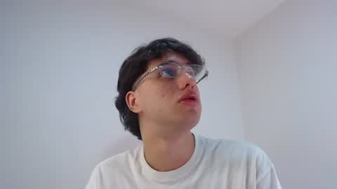 Snapshot of manuelr77 chatting on 06/20/26, 08:06 Manuel online show from 06/20/26, 08:06