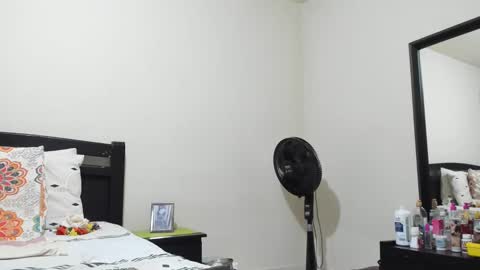 Mara online show from 01/28/25, 02:21