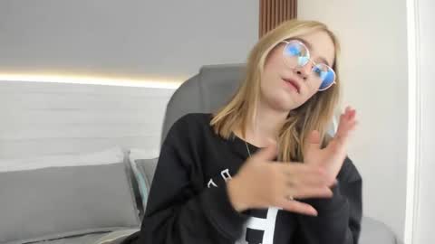 Snapshot of mara_33 chatting on 12/16/25, 08:14 mara_33 online show from 12/16/25, 08:14