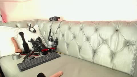 Mara  online show from 04/17/26, 09:40