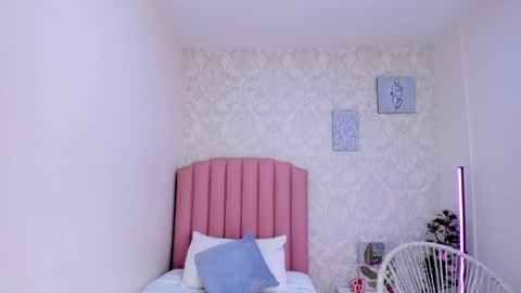 Mara online show from 04/11/26, 01:26