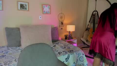 Snapshot of mara_jackson_ chatting on 11/18/25, 02:43 MARA online show from 11/18/25, 02:43