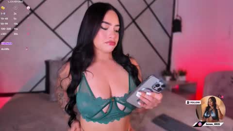 Snapshot of mara_martinez chatting on 11/19/25, 05:07 online show from 11/19/25, 05:07