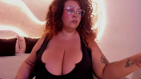 Snapshot of maraasweet chatting on 06/07/26, 02:05 Mrs. Sweet online show from 06/07/26, 02:05