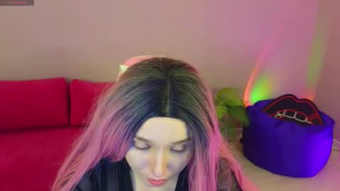 Snapshot of maralee_e chatting on 12/15/25, 07:01 MaraLee e online show from 12/15/25, 07:01