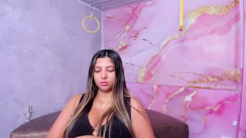 Maraluna online show from 04/22/26, 11:56