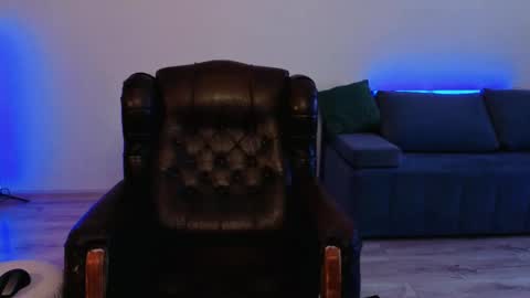 Snapshot of marc105100 chatting on 12/14/25, 07:58 alex marvelxx online show from 12/14/25, 07:58