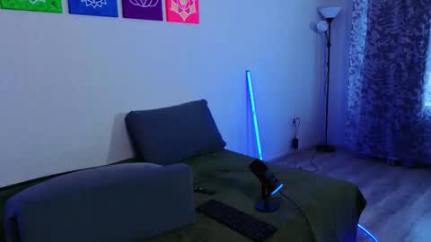 Snapshot of marc105100 chatting on 12/19/25, 07:04 alex marvelxx online show from 12/19/25, 07:04