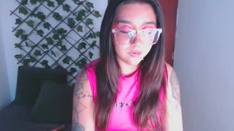 Snapshot of marce_bunny chatting on 11/11/25, 09:59 Marcela online show from 11/11/25, 09:59
